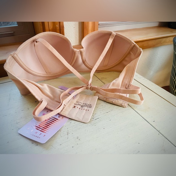 SOLD! NWT SAVAGE X FENTY STRAPLESS CONVERTIBLE BRA - Picture 3 of 11
